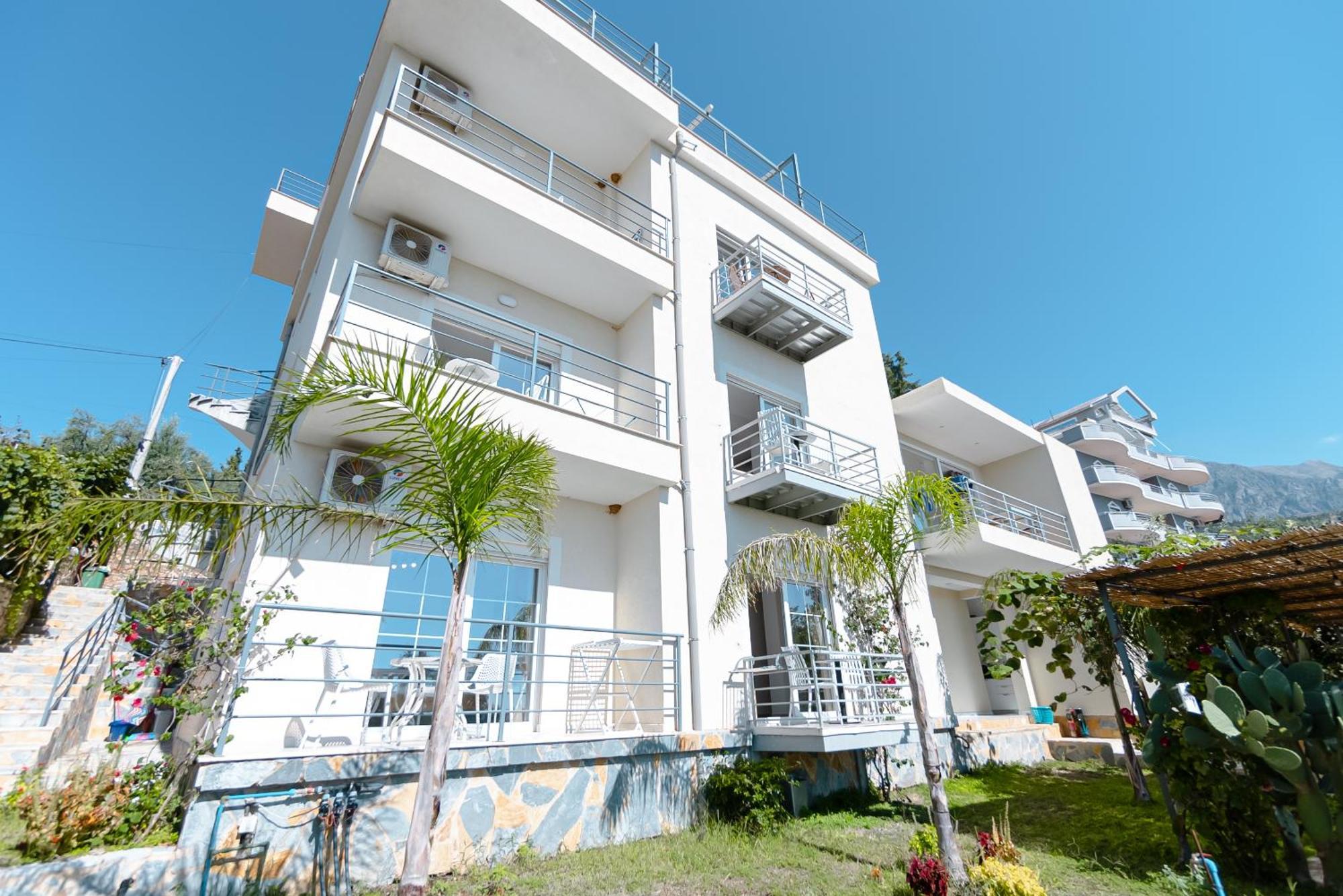 Kotarja Apartments Dhërmi Eksteriør bilde