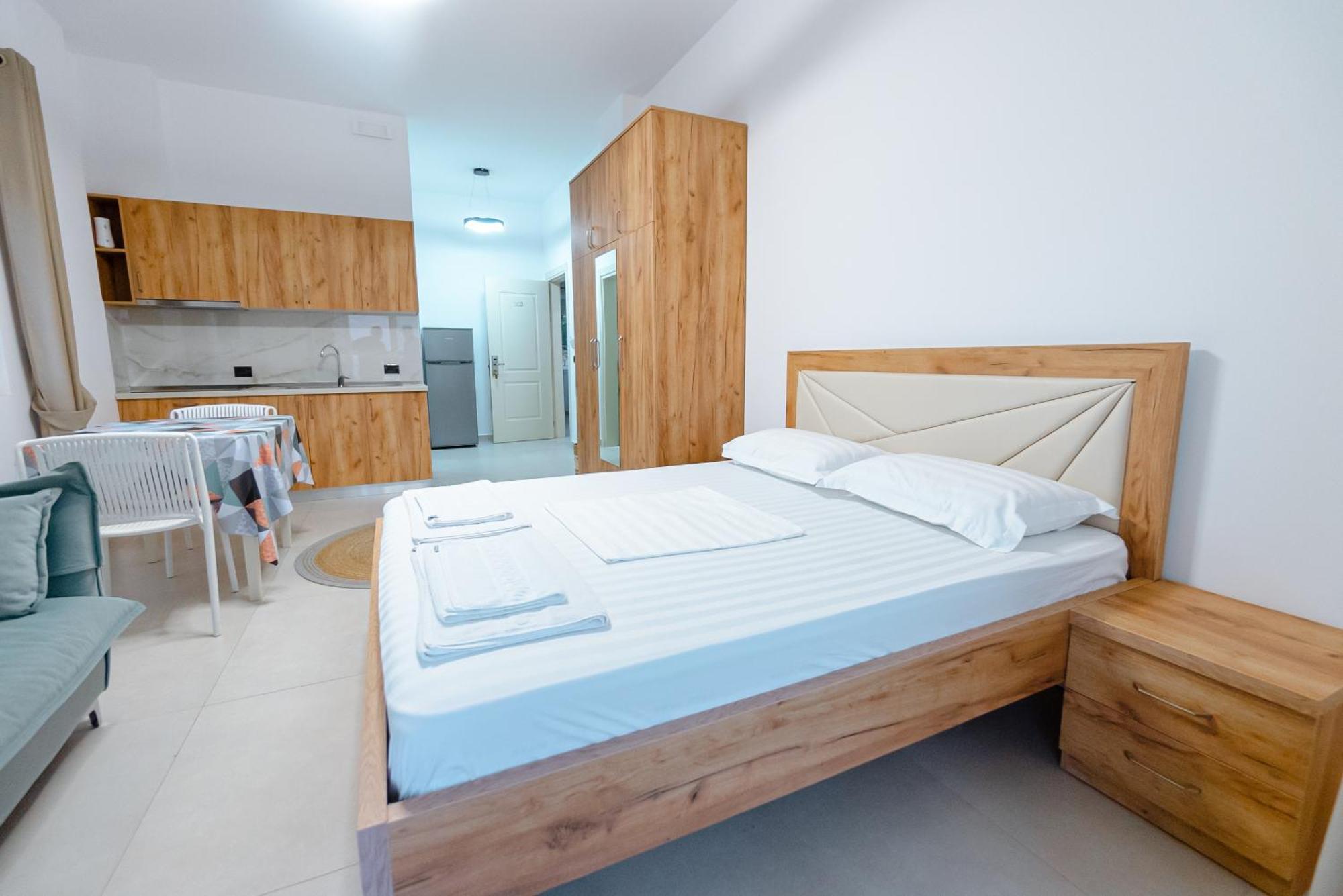 Kotarja Apartments Dhërmi Eksteriør bilde