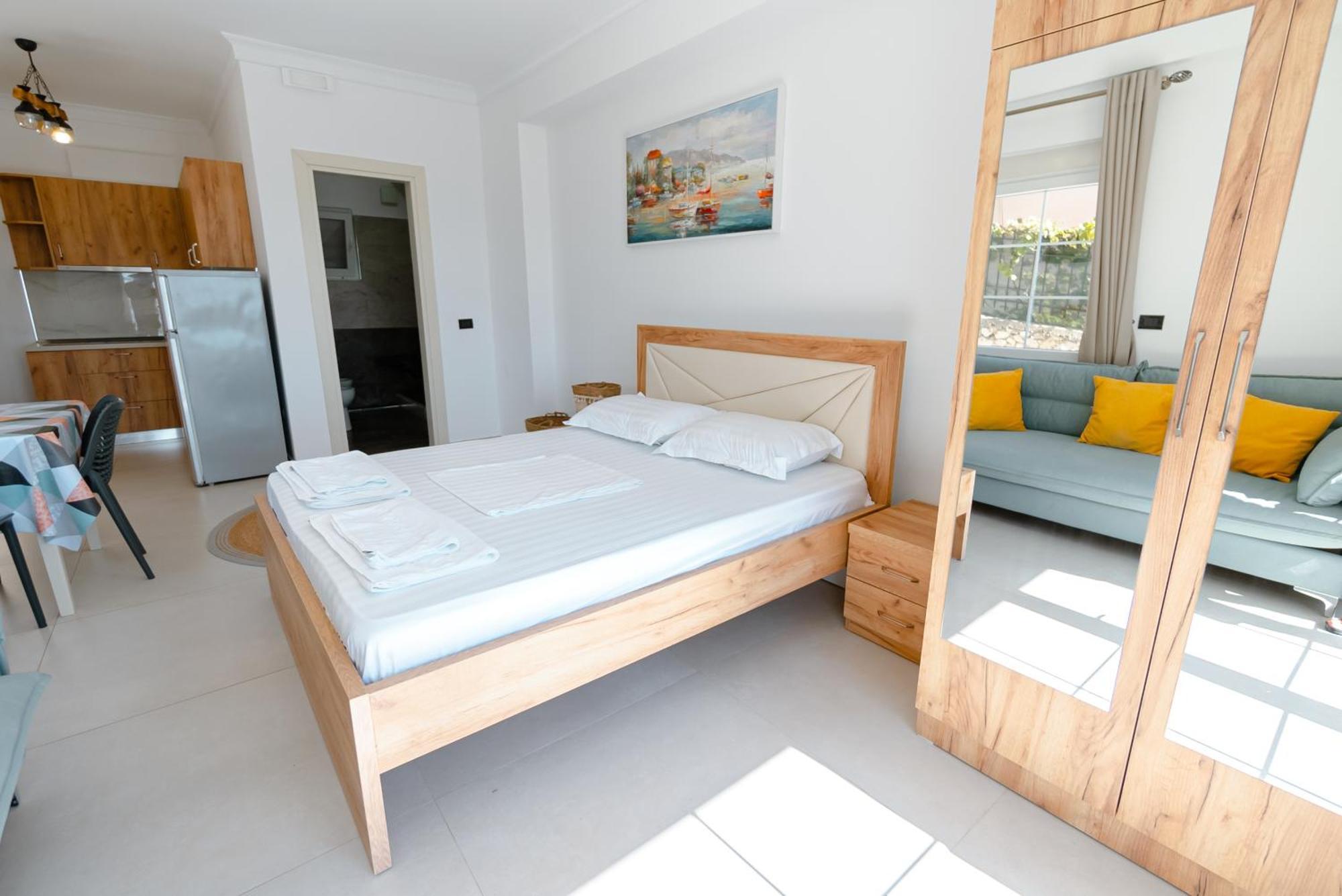 Kotarja Apartments Dhërmi Eksteriør bilde